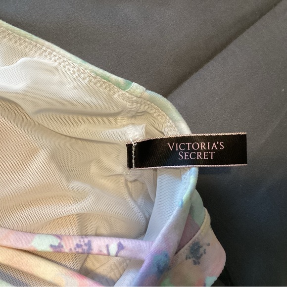 Victoria’s Secret Workout Bra Size large. -2 - Picture 4 of 5